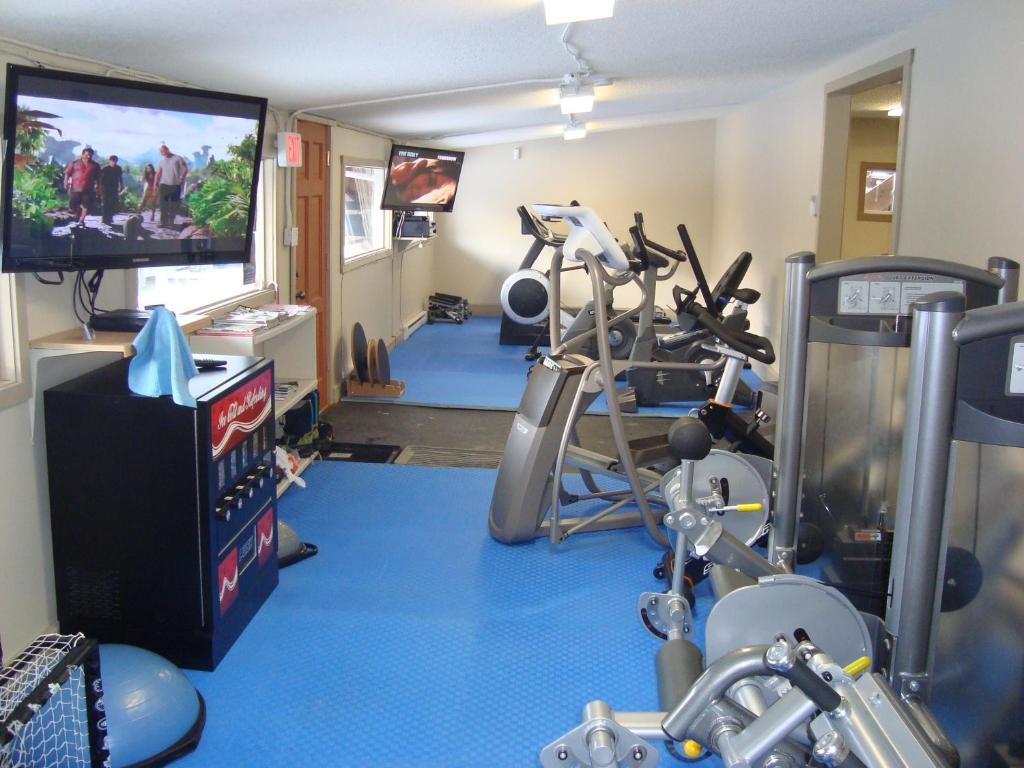 Ypc Fitness & Accomodations Invermere Exterior photo