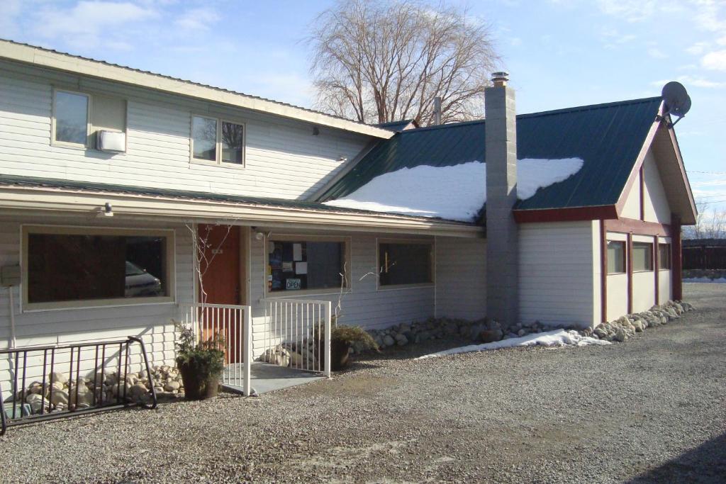 Ypc Fitness & Accomodations Invermere Exterior photo
