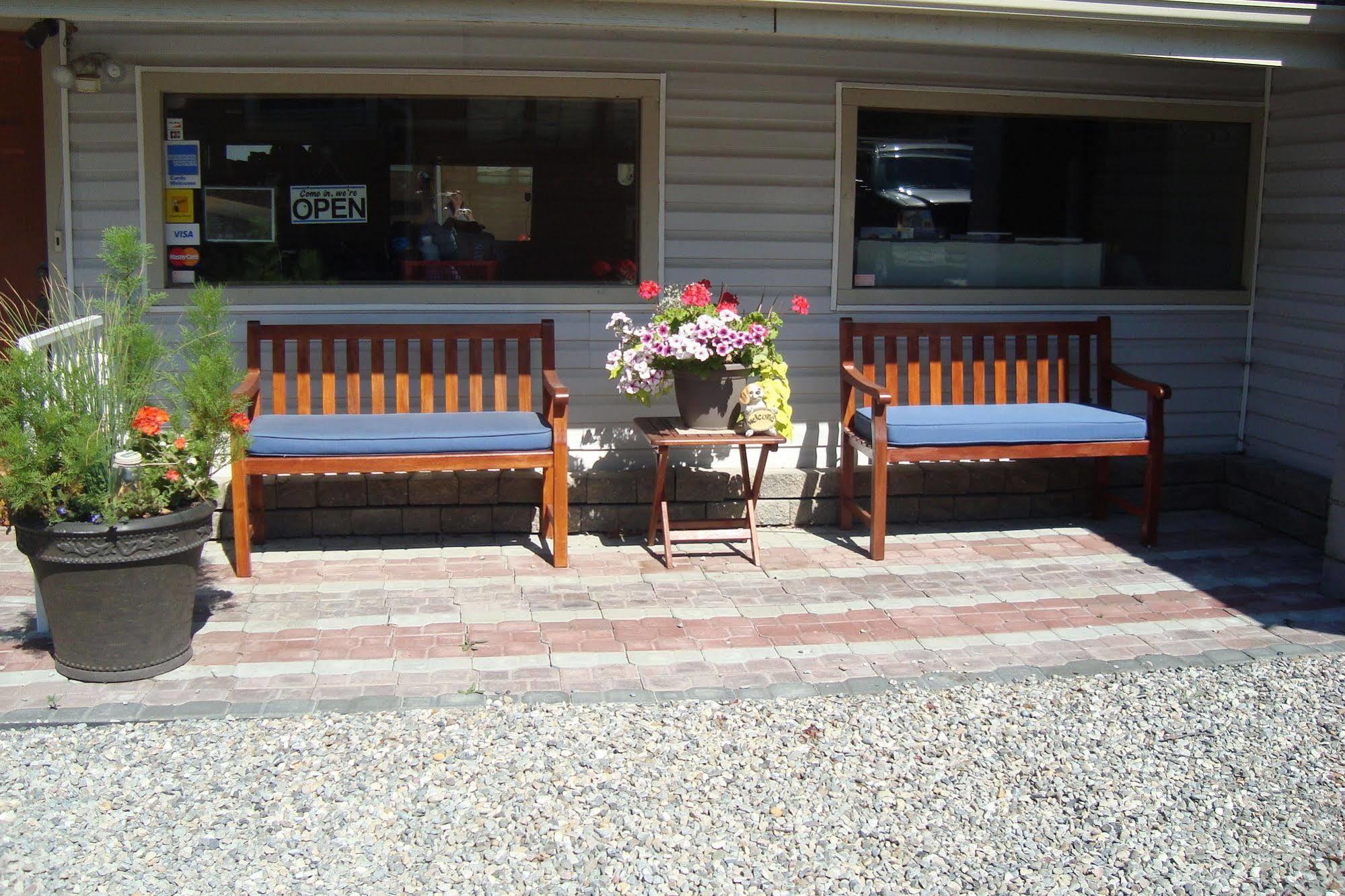 Ypc Fitness & Accomodations Invermere Exterior photo