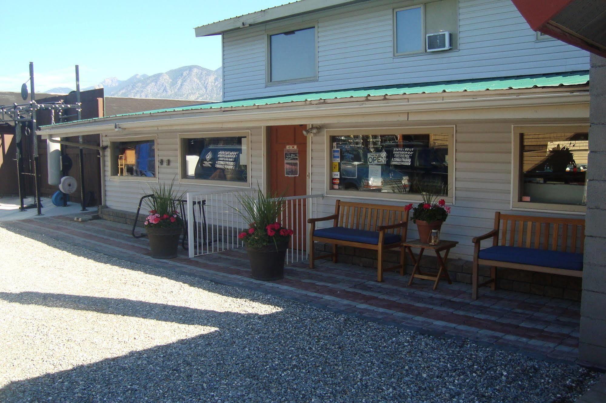Ypc Fitness & Accomodations Invermere Exterior photo